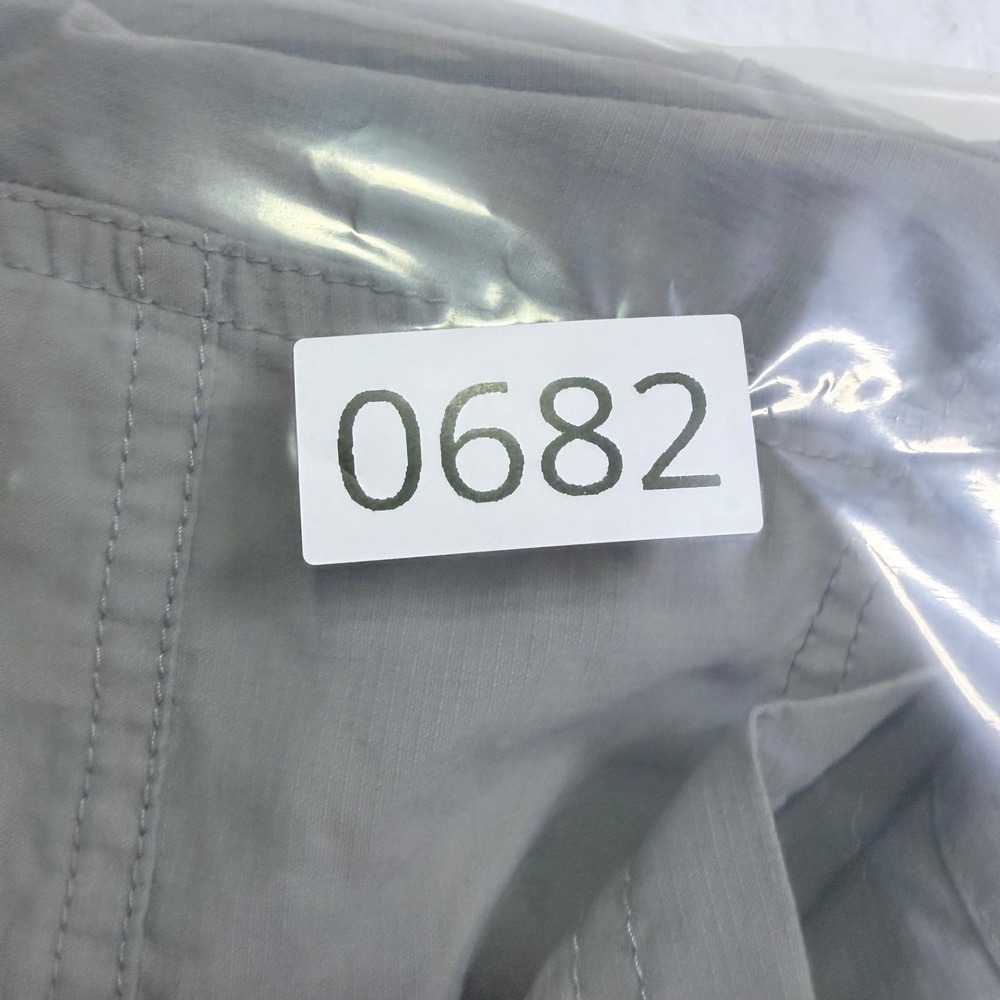 The North Face Shorts Hiking Cargo Gray Embroidered Logo Size 4 - Picture 9 of 9